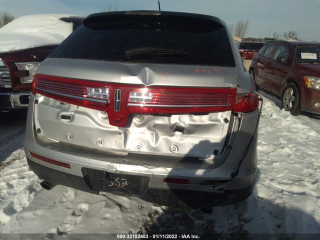 2018 Lincoln MKT, VIN: 2LMHJ5AT6JBL00552