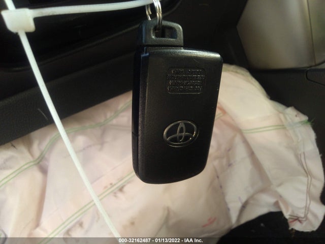 2016 Toyota RAV4, VIN: JTMDJREV3GD053088
