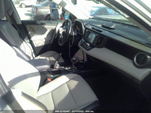 2016 Toyota RAV4, VIN: JTMDJREV3GD053088