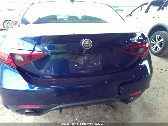 2018 Alfa Romeo Giulia, VIN: ZARFAEEN0J7597562