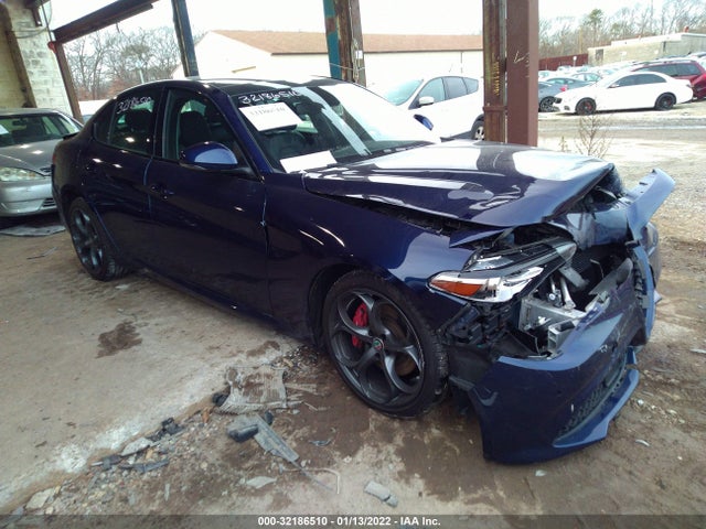 2018 Alfa Romeo Giulia, VIN: ZARFAEEN0J7597562