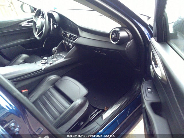 2018 Alfa Romeo Giulia, VIN: ZARFAEEN0J7597562