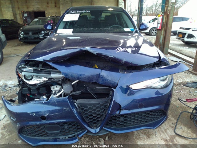 2018 Alfa Romeo Giulia, VIN: ZARFAEEN0J7597562