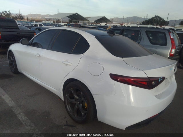 2020 Alfa Romeo Giulia, VIN: ZARFAMBNXL7638300