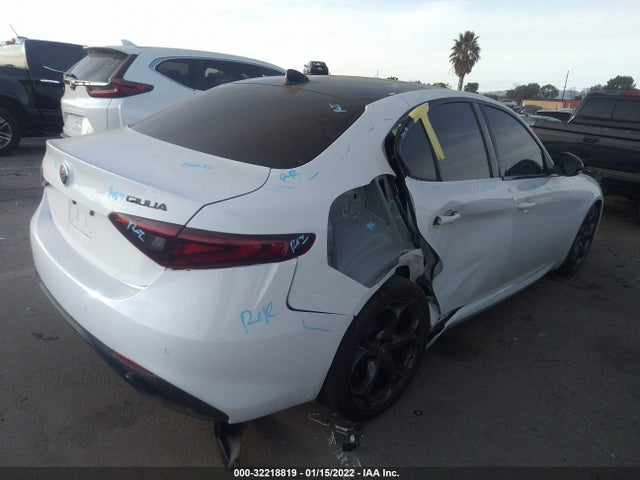 2020 Alfa Romeo Giulia, VIN: ZARFAMBNXL7638300