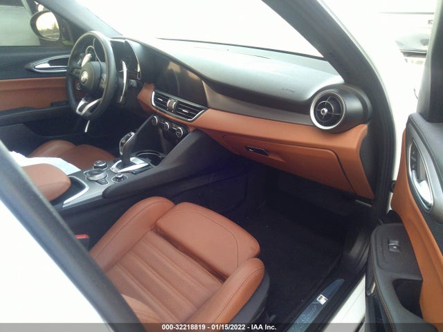 2020 Alfa Romeo Giulia, VIN: ZARFAMBNXL7638300