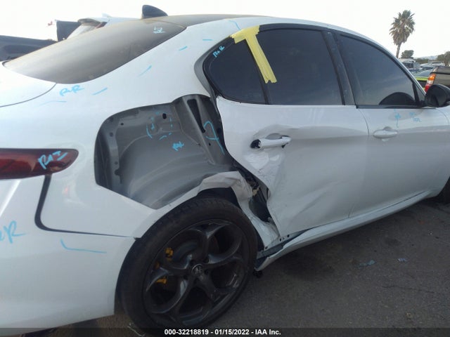 2020 Alfa Romeo Giulia, VIN: ZARFAMBNXL7638300