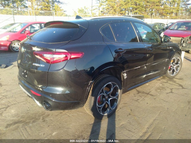 2022 Alfa Romeo Stelvio, VIN: ZASPAKBN9N7D25090