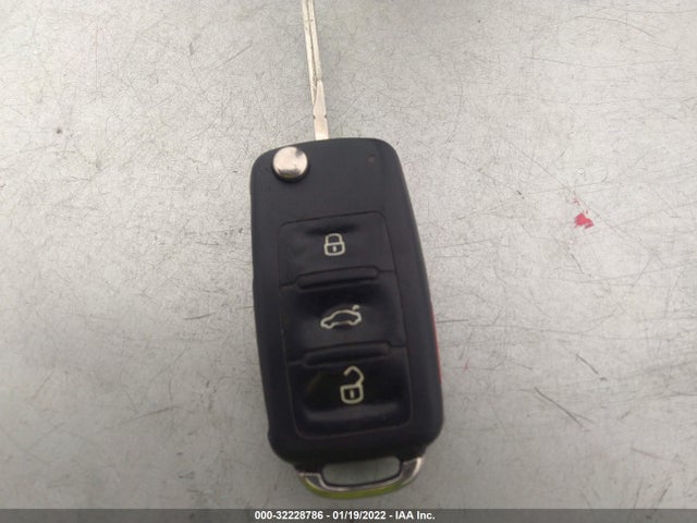 Volkswagen Beetle Coupe 2.5l Entry 2013 3VWFP7AT4DM643880 Image 3