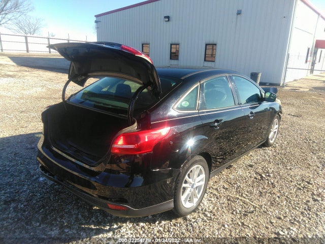 Ford FOCUS SE 2017 1FADP3F20HL286469 Image 4