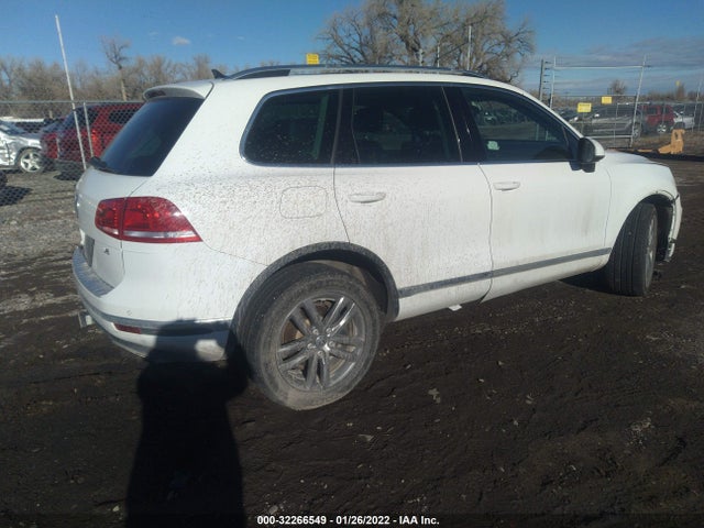 2016 Volkswagen Touareg, VIN: WVGEF9BP0GD003045