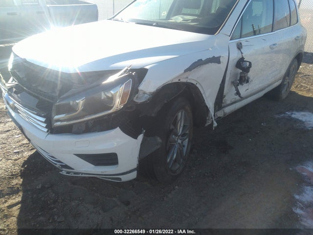 2016 Volkswagen Touareg, VIN: WVGEF9BP0GD003045