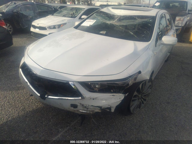 2018 Acura RLX, VIN: JH4KC1F50JC000815