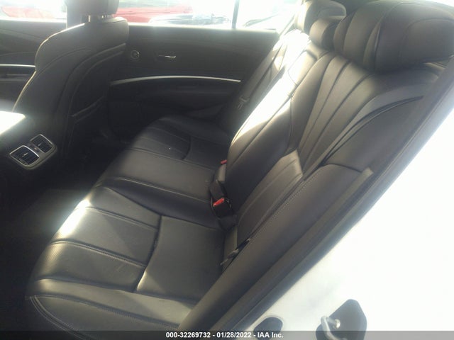 2018 Acura RLX, VIN: JH4KC1F50JC000815