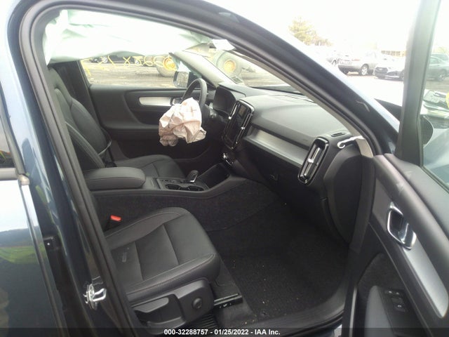 2021 Volvo XC40, VIN: YV4162UK5M2561957