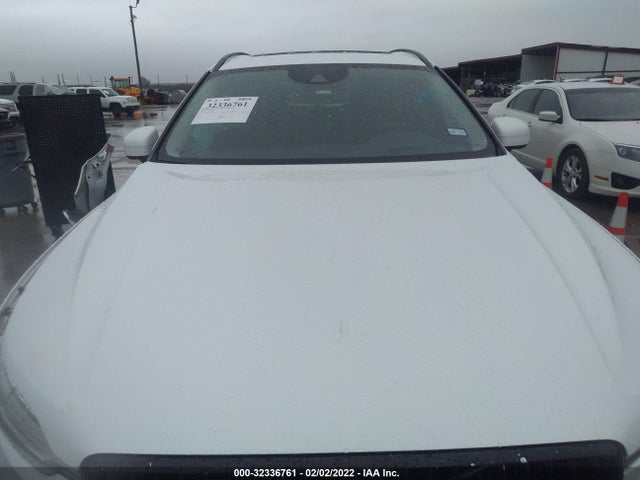 2018 Volvo XC60, VIN: LYVA22RL8JB111228