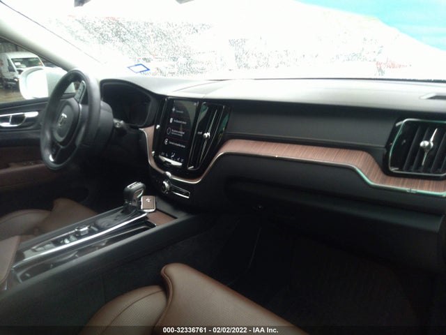 2018 Volvo XC60, VIN: LYVA22RL8JB111228