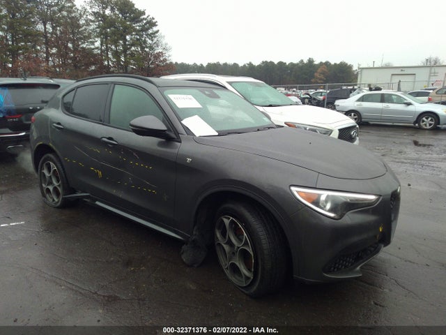 2022 Alfa Romeo Stelvio, VIN: ZASPAKBN0N7D26709