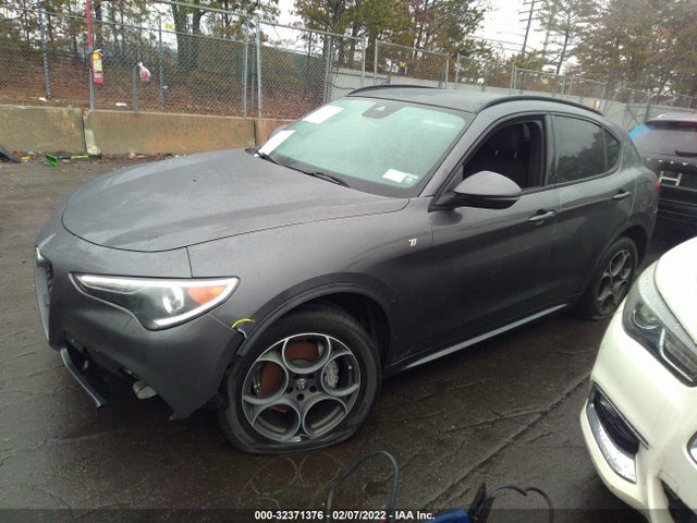 2022 Alfa Romeo Stelvio, VIN: ZASPAKBN0N7D26709