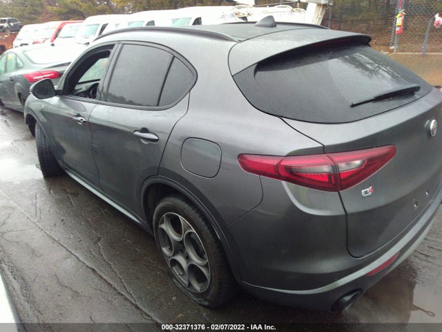 2022 Alfa Romeo Stelvio, VIN: ZASPAKBN0N7D26709