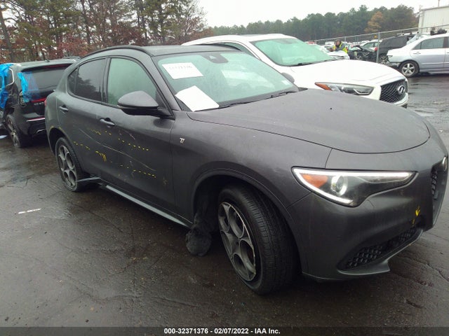 2022 Alfa Romeo Stelvio, VIN: ZASPAKBN0N7D26709