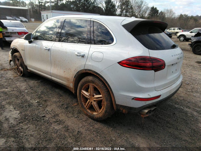 2016 Porsche Cayenne, VIN: WP1AE2A20GLA62135