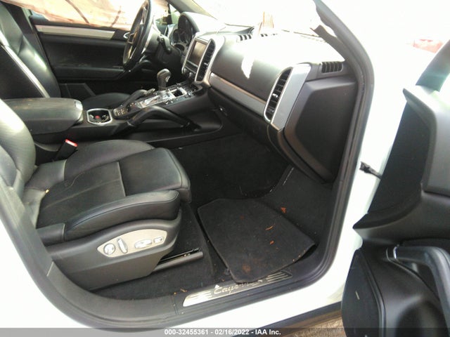 2016 Porsche Cayenne, VIN: WP1AE2A20GLA62135