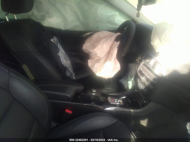 2018 Infiniti QX30, VIN: SJKCH5CR8JA047282