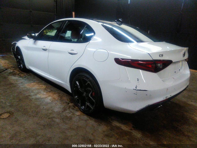 2021 Alfa Romeo Giulia, VIN: ZARFANBN0M7644548