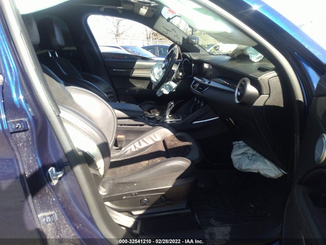 ZASFAKEVXJ7C17675 Alfa Romeo STELVIO QUADRIFOGLIO
