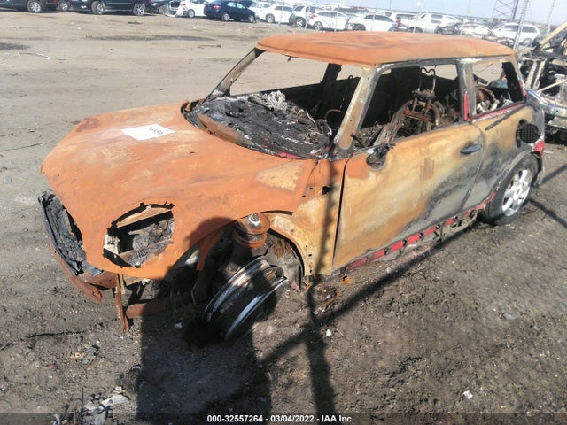 2008 MINI COOPER HARDTOP WMWMF33518TU66794 Photo 1
