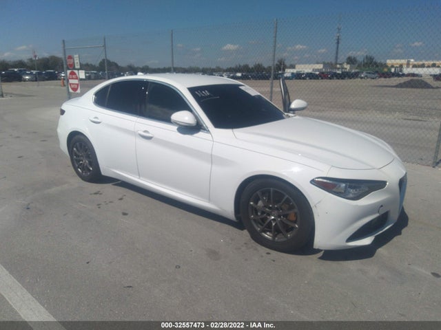 2018 Alfa Romeo Giulia, VIN: ZARFAEBN2J7570500