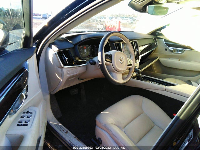 2018 Volvo S90, VIN: LVY982MK8JP032381
