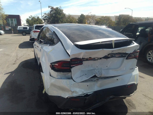 2017 Tesla Model X, VIN: 5YJXCBE2XHF044502