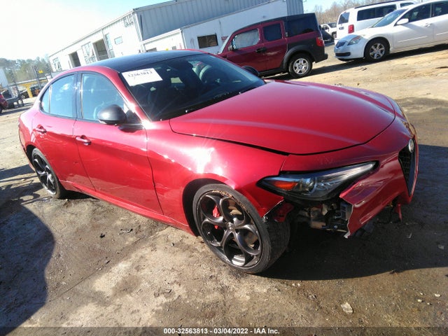 2018 Alfa Romeo Giulia, VIN: ZARFAECN5J7597320