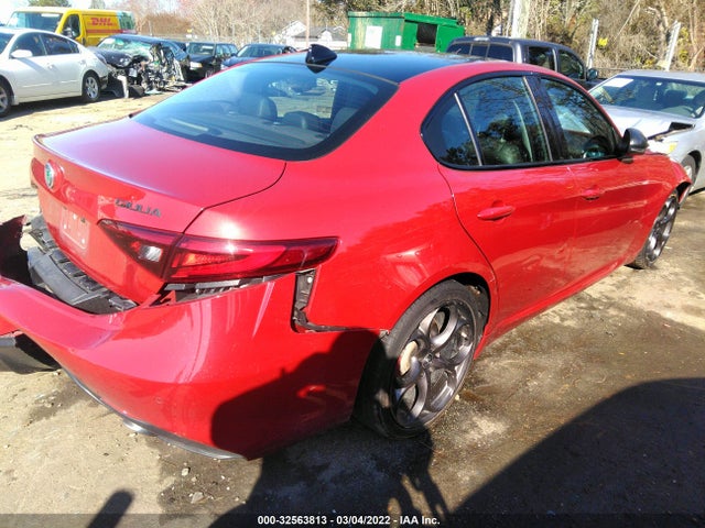 2018 Alfa Romeo Giulia, VIN: ZARFAECN5J7597320