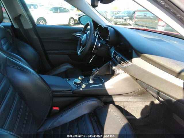 2018 Alfa Romeo Giulia, VIN: ZARFAECN5J7597320