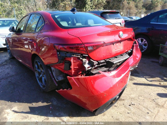 2018 Alfa Romeo Giulia, VIN: ZARFAECN5J7597320