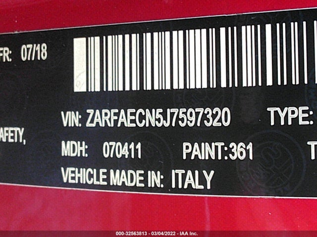 2018 Alfa Romeo Giulia, VIN: ZARFAECN5J7597320