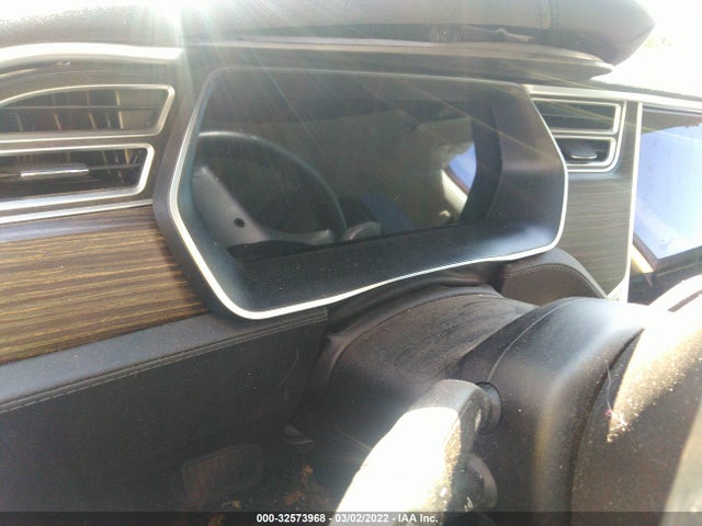 2016 Tesla Model X, VIN: 5YJXCDE28GF026011