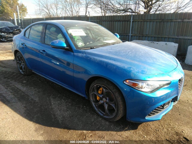 2018 Alfa Romeo Giulia, VIN: ZARFAEEN3J7565981