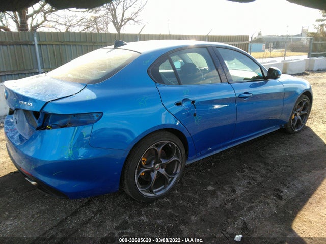 2018 Alfa Romeo Giulia, VIN: ZARFAEEN3J7565981