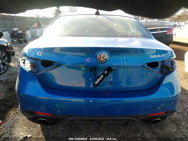 2018 Alfa Romeo Giulia, VIN: ZARFAEEN3J7565981