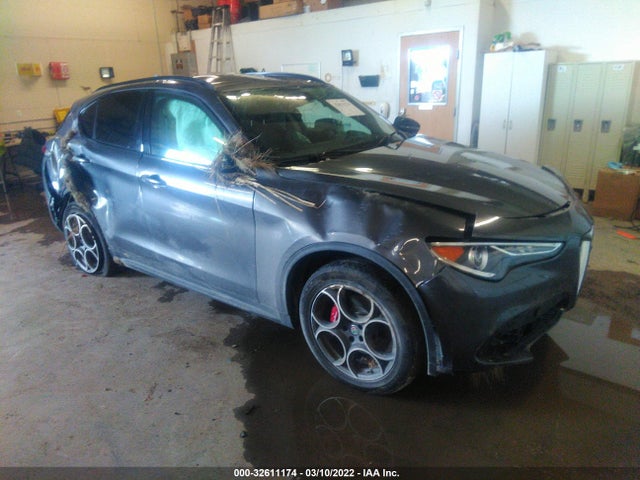 2018 Alfa Romeo Stelvio, VIN: ZASFAKPNXJ7B79605