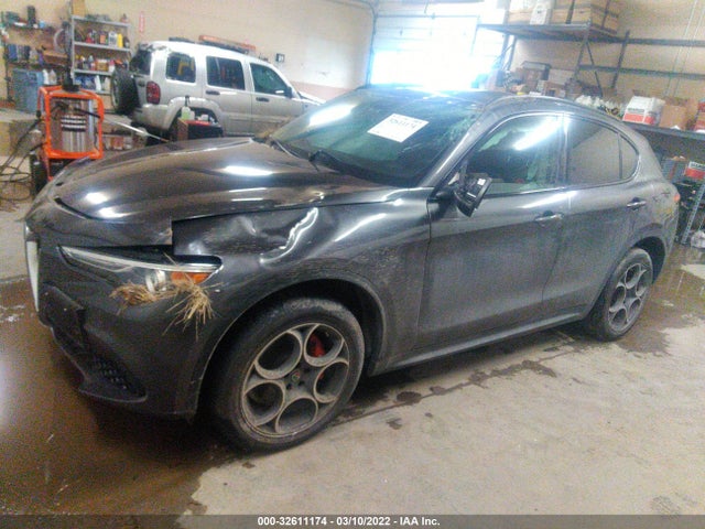 2018 Alfa Romeo Stelvio, VIN: ZASFAKPNXJ7B79605