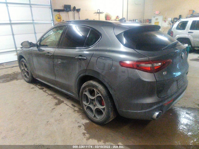 2018 Alfa Romeo Stelvio, VIN: ZASFAKPNXJ7B79605