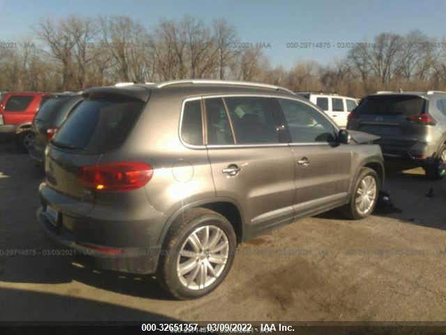 WVGBV7AX2GW608331 Volkswagen TIGUAN SE