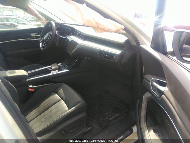 2021 Audi e-tron, VIN: WA1AAAGE7MB010473