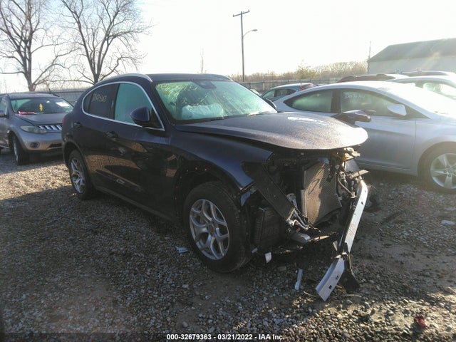 2018 Alfa Romeo Stelvio, VIN: ZASFAKAN2J7C28630