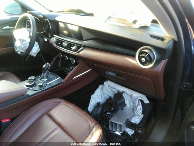 2018 Alfa Romeo Stelvio, VIN: ZASFAKAN2J7C28630